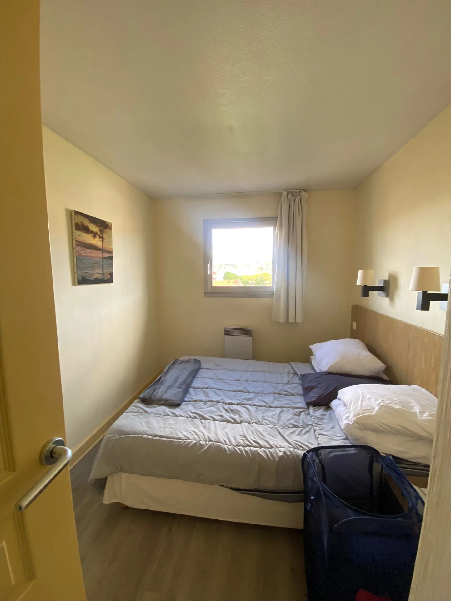 Appartement T2 avec terrasse, vue montagne, à Cannes la Bocca - Investissement idéal 