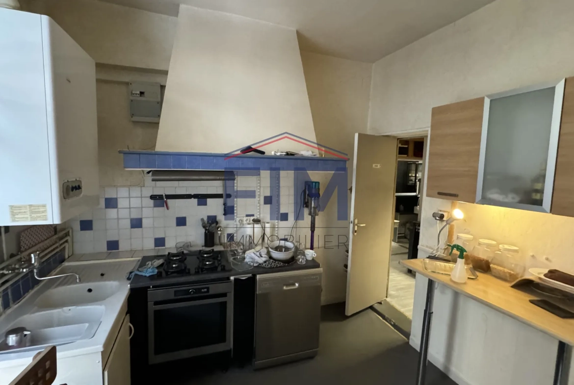 Appartement F3 à vendre en centre-ville de Dieppe, idéal pour investissement ou bureaux professionnels 