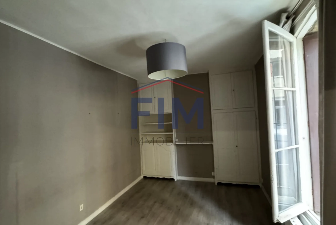 Appartement F3 à vendre en centre-ville de Dieppe, idéal pour investissement ou bureaux professionnels 