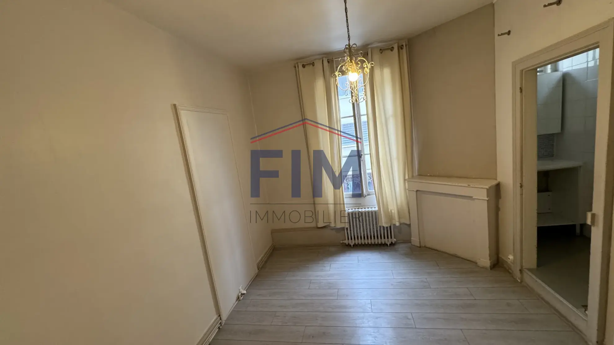 Appartement F3 à vendre en centre-ville de Dieppe, idéal pour investissement ou bureaux professionnels 