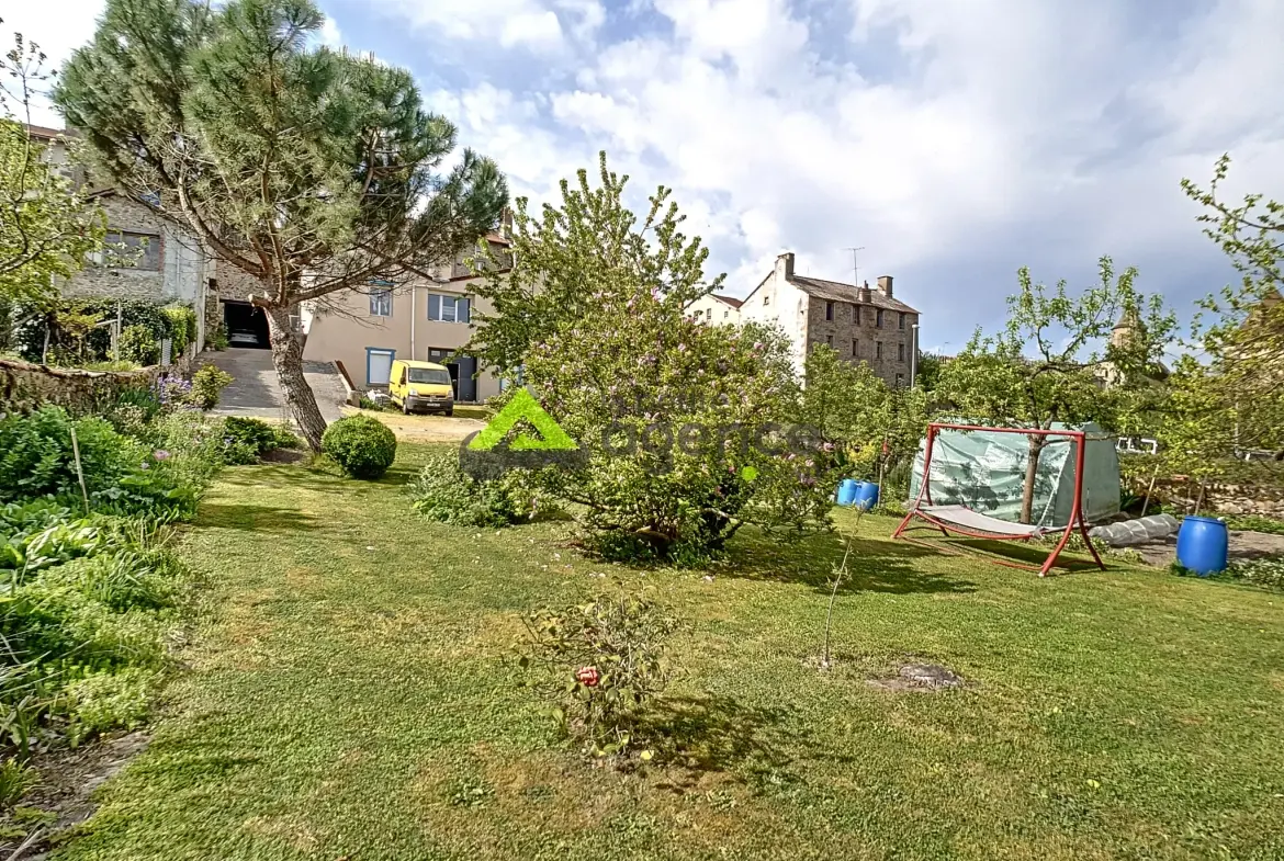 Ensemble immobilier à Bourganeuf de 294 m² avec potentiel locatif 