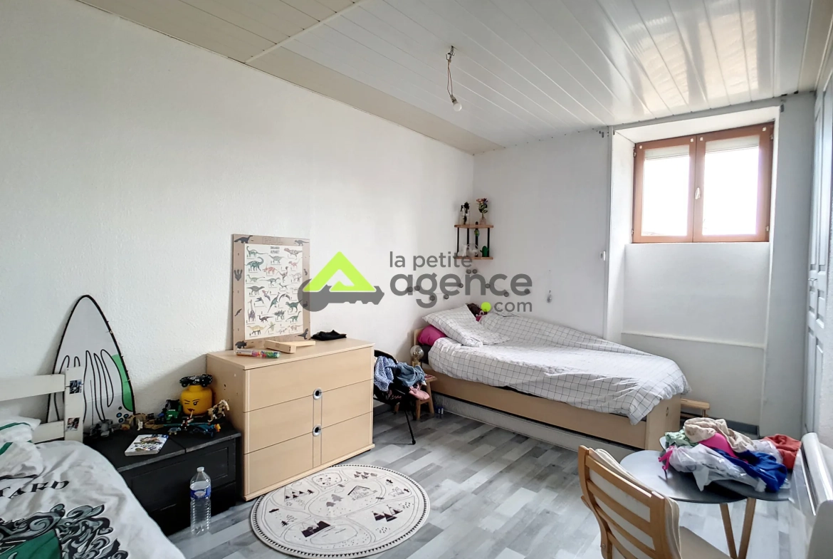Ensemble immobilier à Bourganeuf de 294 m² avec potentiel locatif 