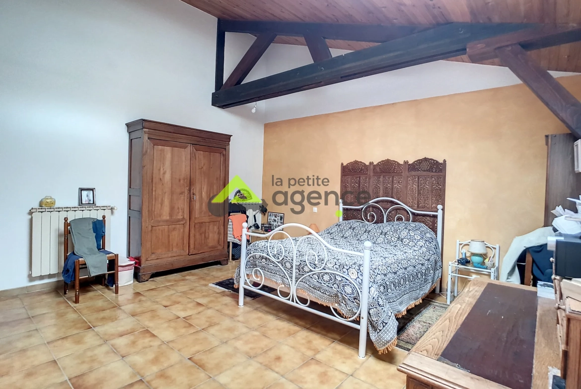 Ensemble immobilier à Bourganeuf de 294 m² avec potentiel locatif 