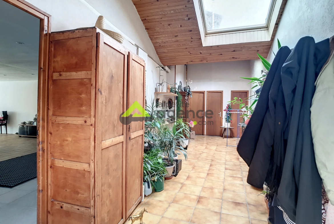 Ensemble immobilier à Bourganeuf de 294 m² avec potentiel locatif 
