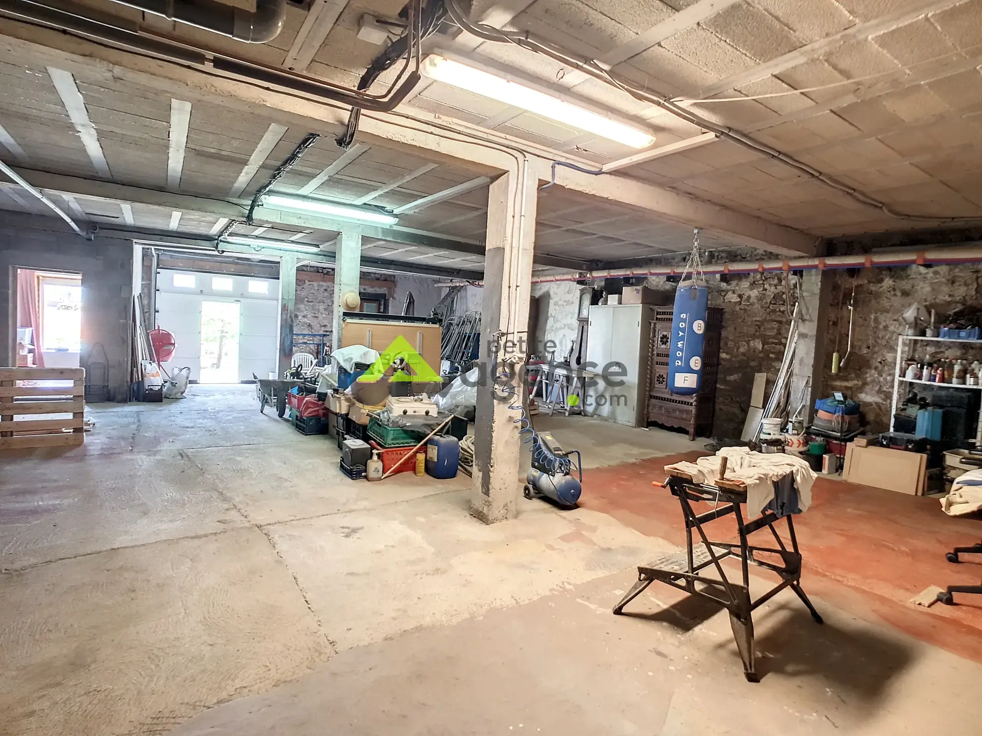 Ensemble immobilier à Bourganeuf de 294 m² avec potentiel locatif 