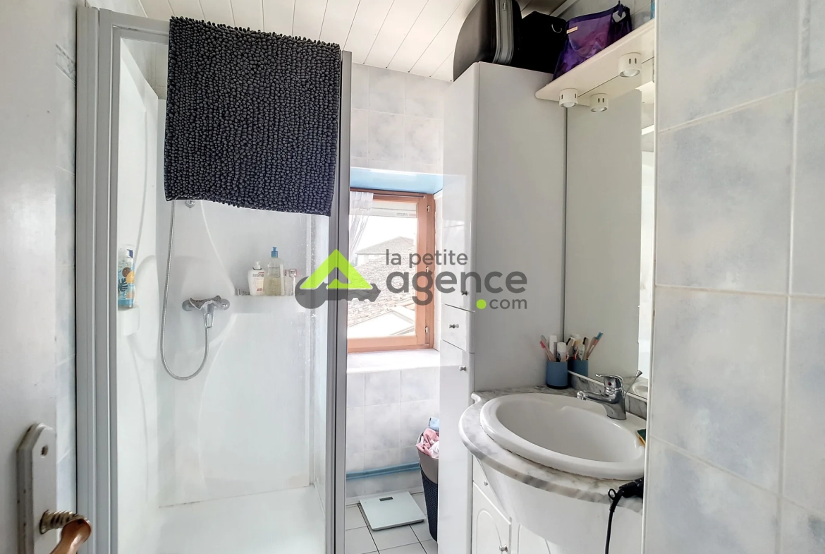 Ensemble immobilier à Bourganeuf de 294 m² avec potentiel locatif 