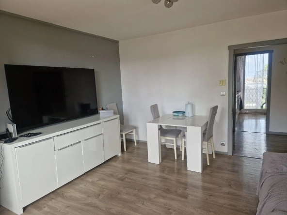 Appartement T3 à vendre à Marignane avec balcon, cave et résidence avec espaces verts 