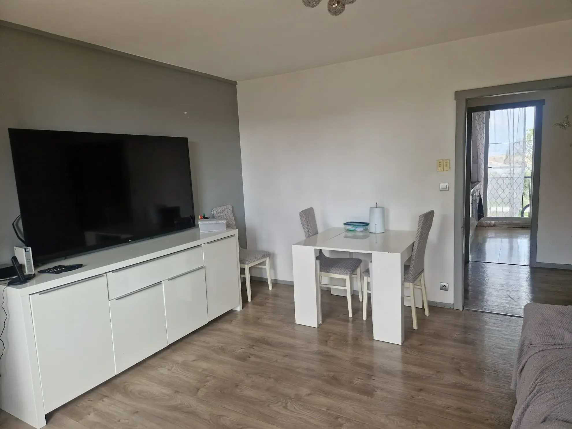 Appartement T3 à vendre à Marignane avec balcon, cave et résidence avec espaces verts 