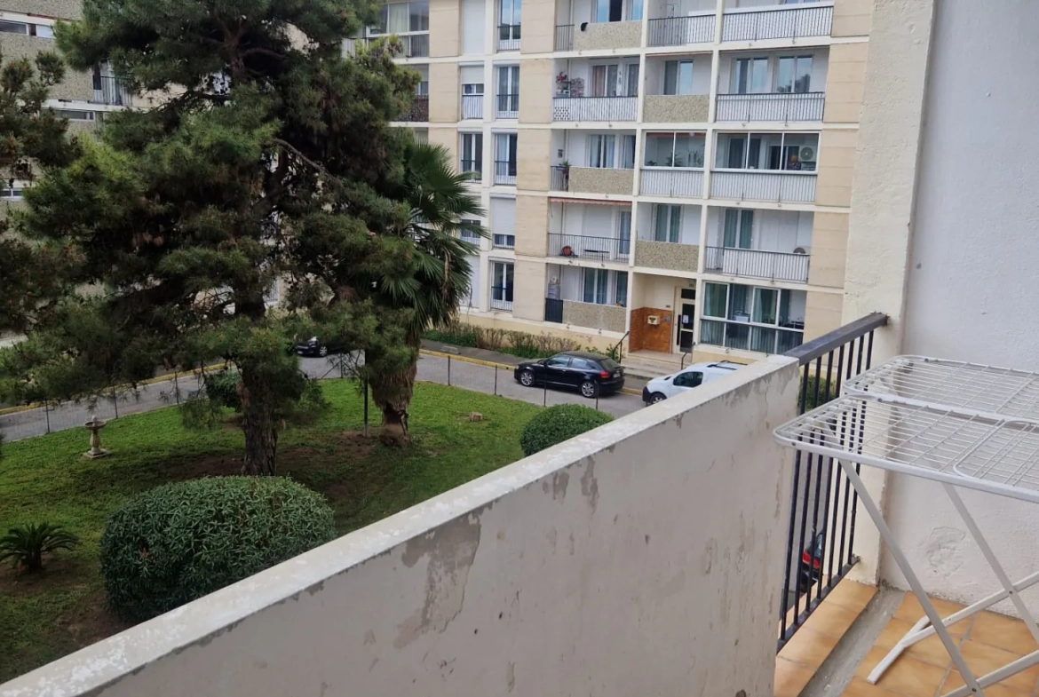Appartement T3 à vendre à Marignane avec balcon, cave et résidence avec espaces verts 