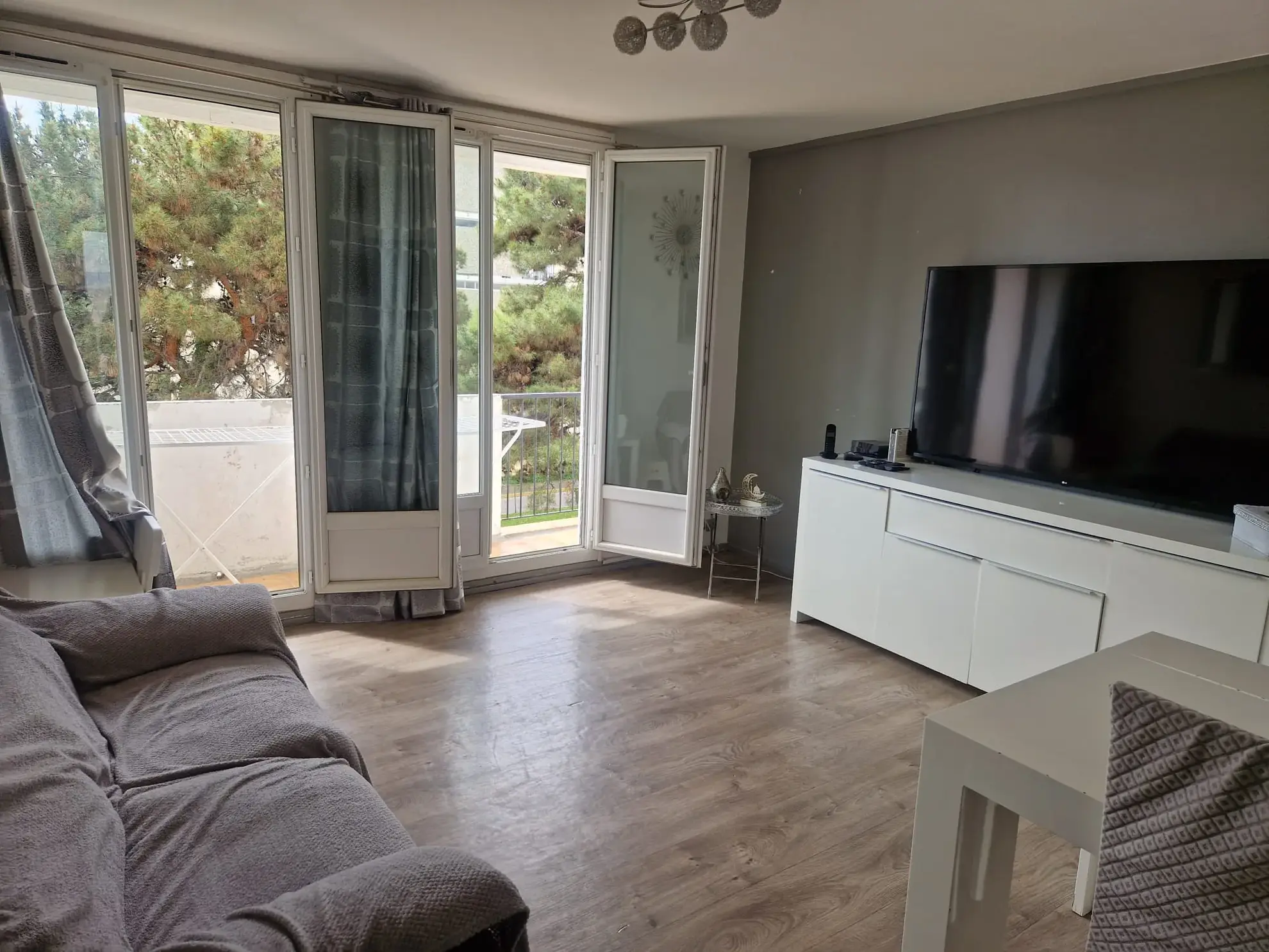 Appartement T3 à vendre à Marignane avec balcon, cave et résidence avec espaces verts 