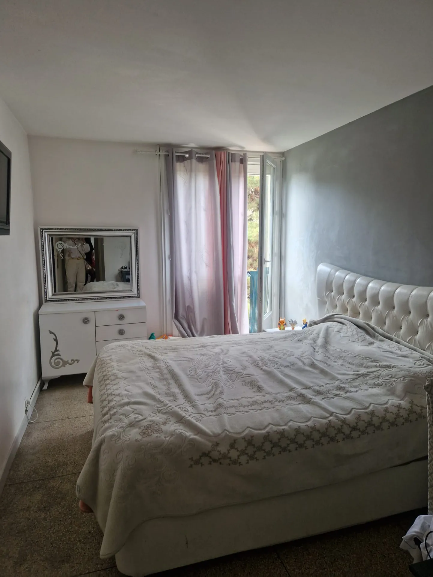Appartement T3 à vendre à Marignane avec balcon, cave et résidence avec espaces verts 