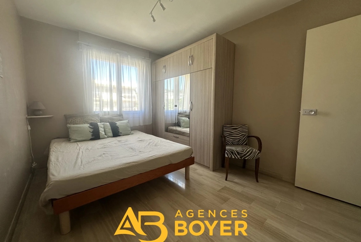 Appartement T2 à vendre à Bandol avec vue mer, parking et cave 