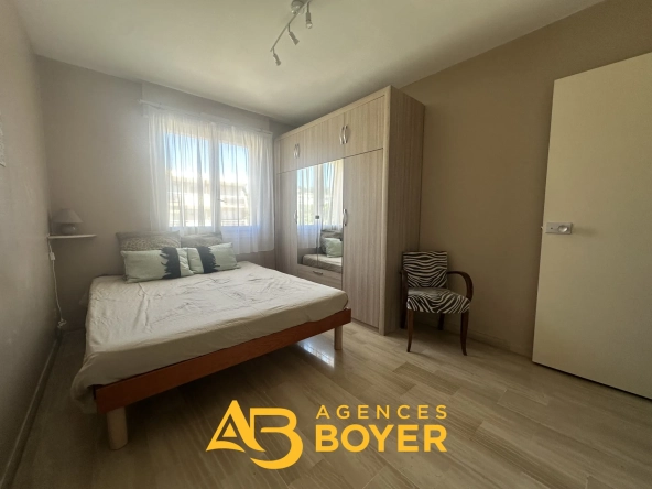 Appartement T2 à vendre à Bandol avec vue mer, parking et cave 