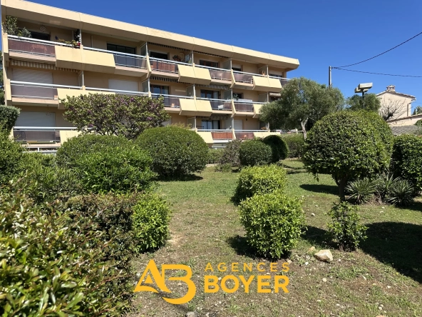Appartement T2 à vendre à Bandol avec vue mer, parking et cave 