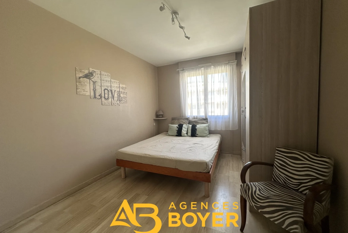 Appartement T2 à vendre à Bandol avec vue mer, parking et cave 