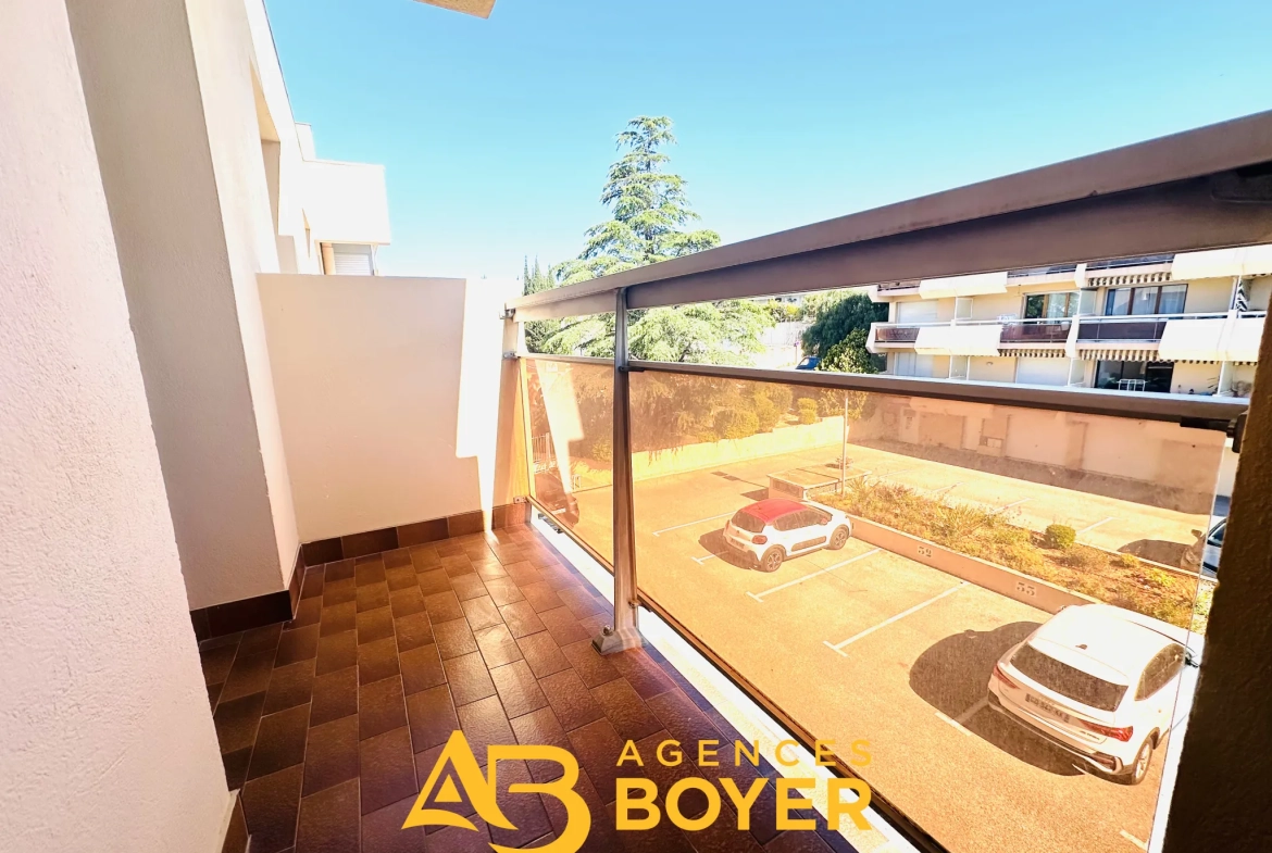 Appartement T2 à vendre à Bandol avec vue mer, parking et cave 