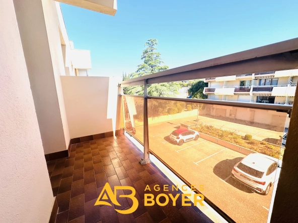Appartement T2 à vendre à Bandol avec vue mer, parking et cave 