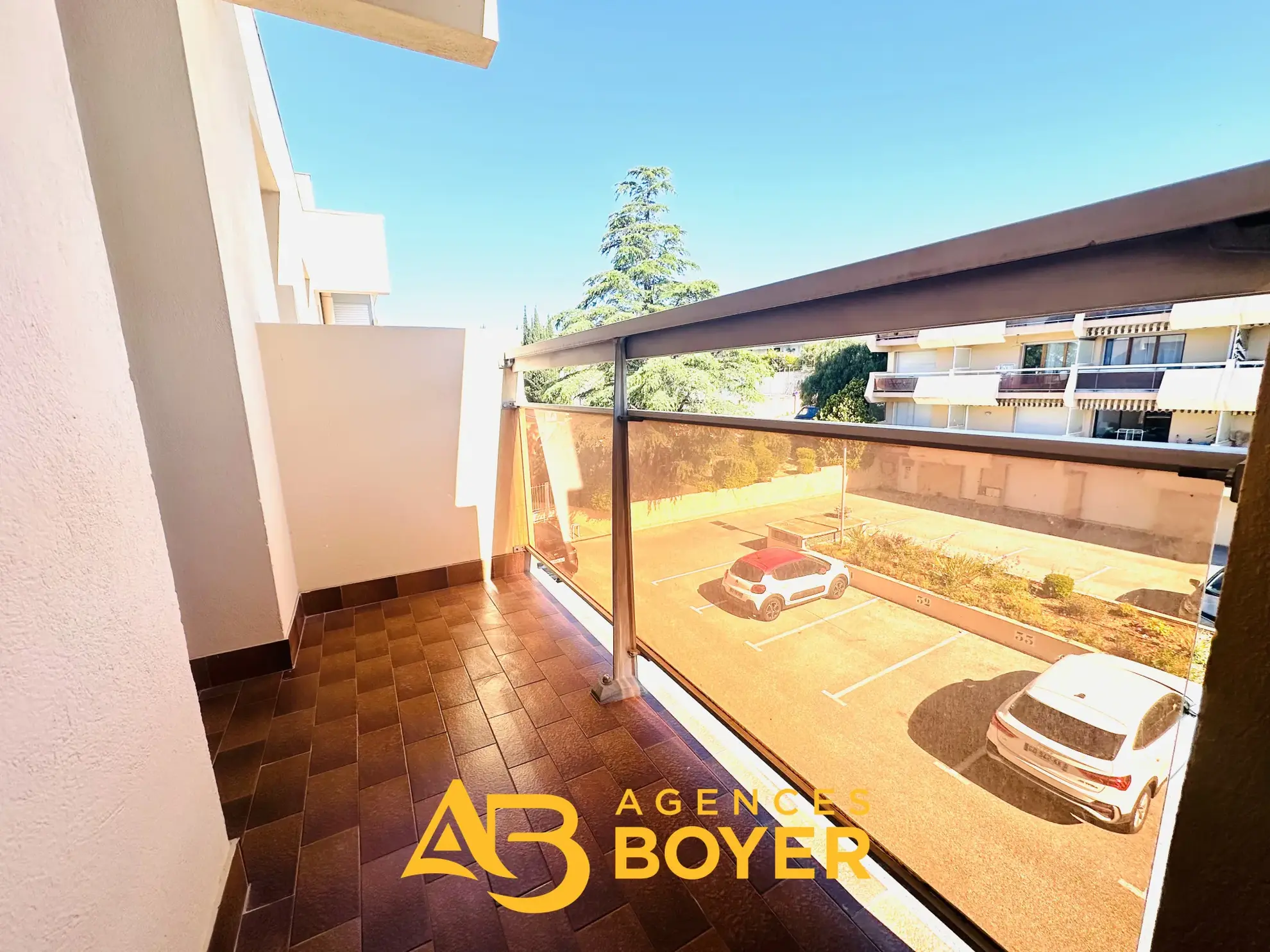 Appartement T2 à vendre à Bandol avec vue mer, parking et cave 
