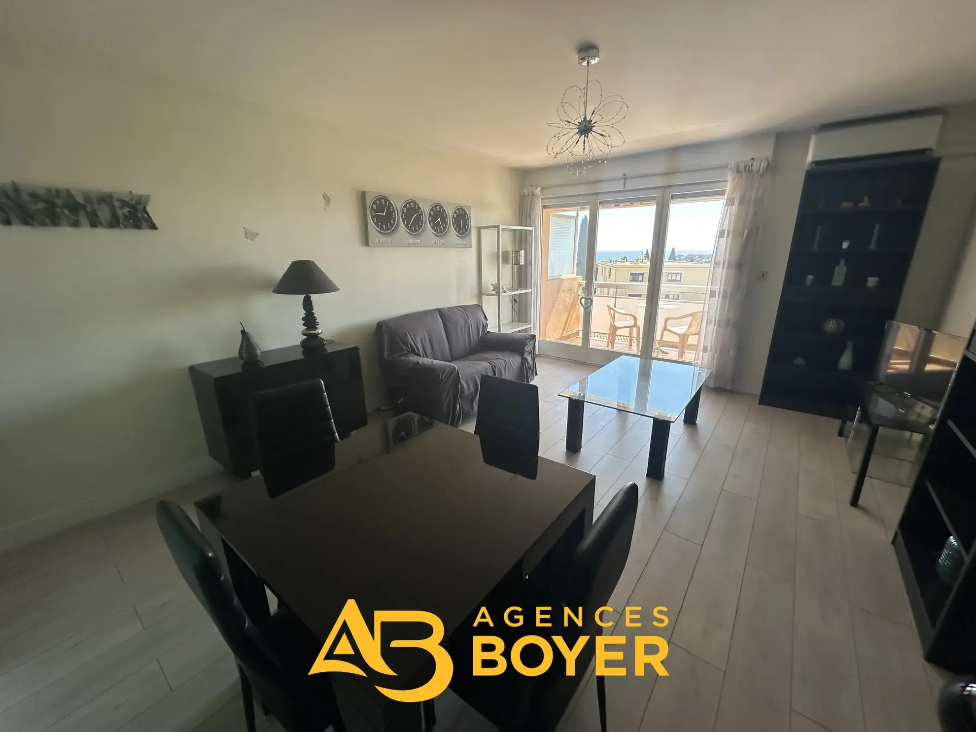 Appartement T2 à vendre à Bandol avec vue mer, parking et cave 