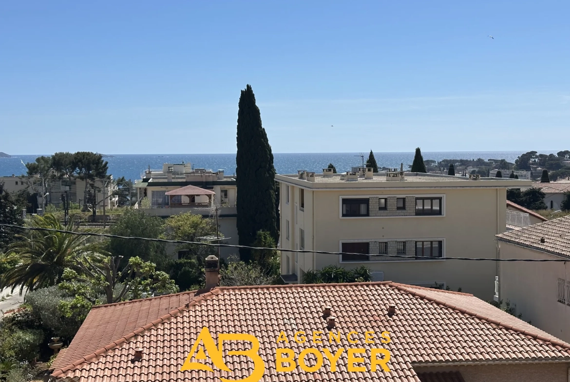 Appartement T2 à vendre à Bandol avec vue mer, parking et cave 