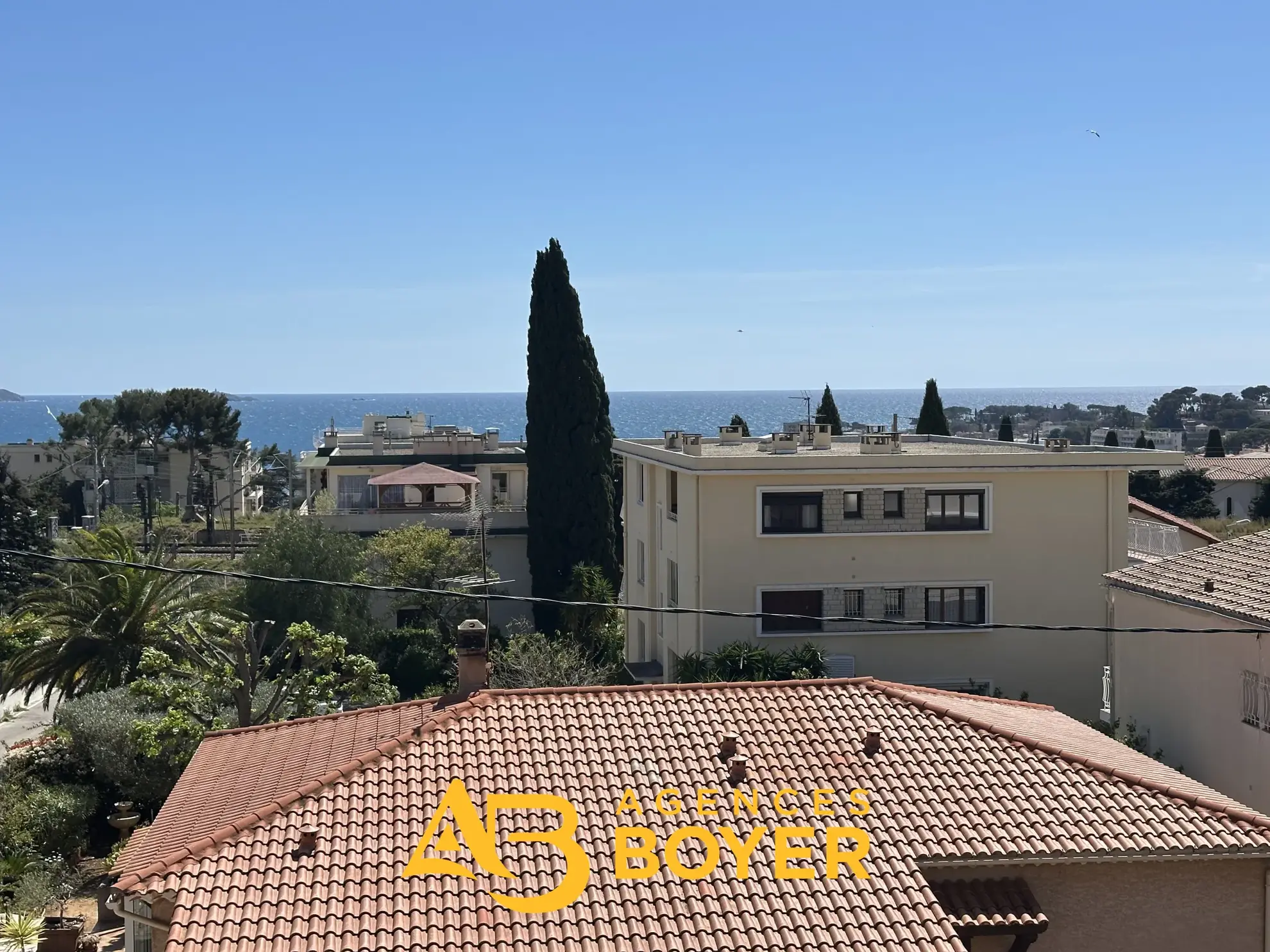 Appartement T2 à vendre à Bandol avec vue mer, parking et cave 