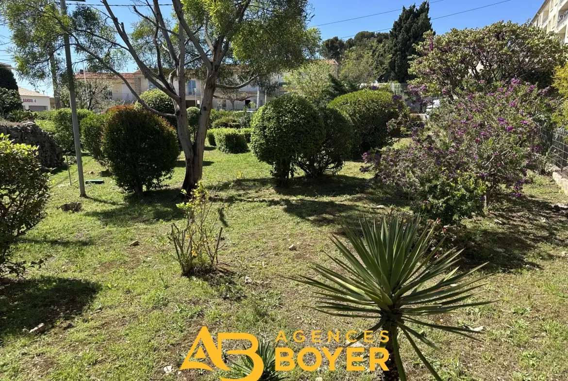 Appartement T2 à vendre à Bandol avec vue mer, parking et cave 