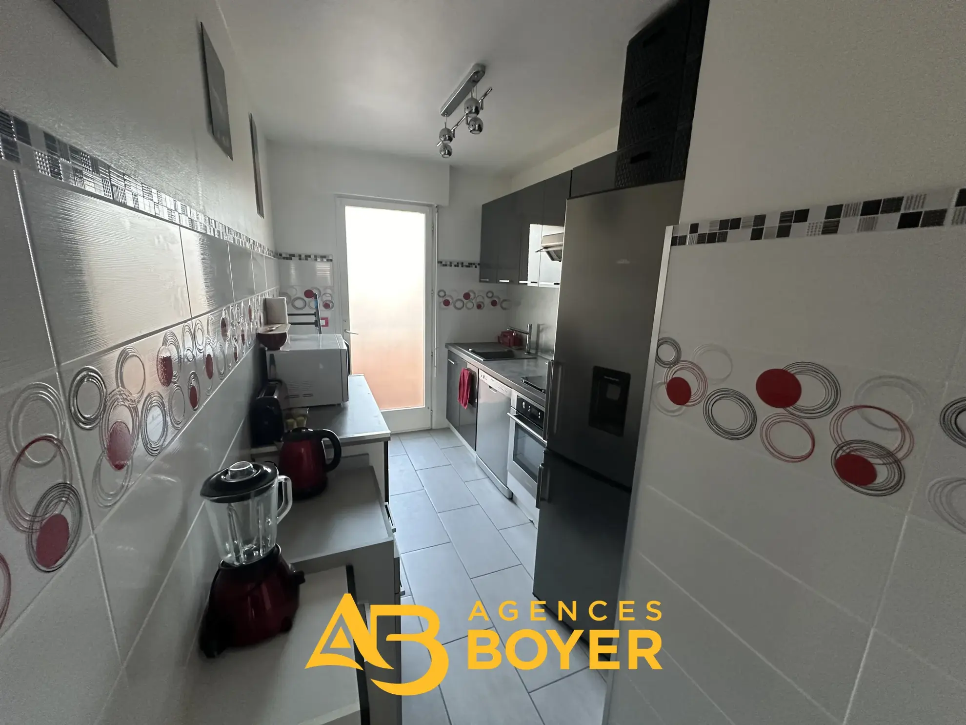 Appartement T2 à vendre à Bandol avec vue mer, parking et cave 
