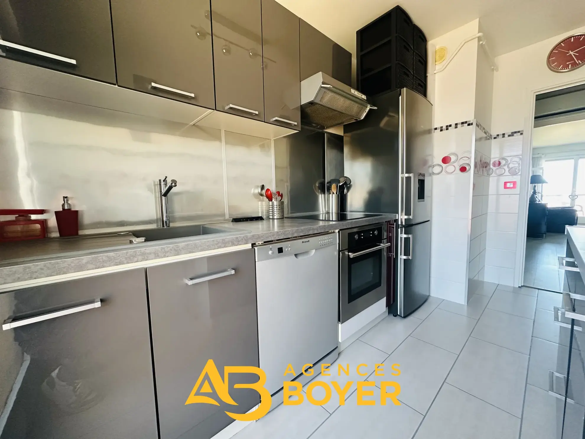 Appartement T2 à vendre à Bandol avec vue mer, parking et cave 