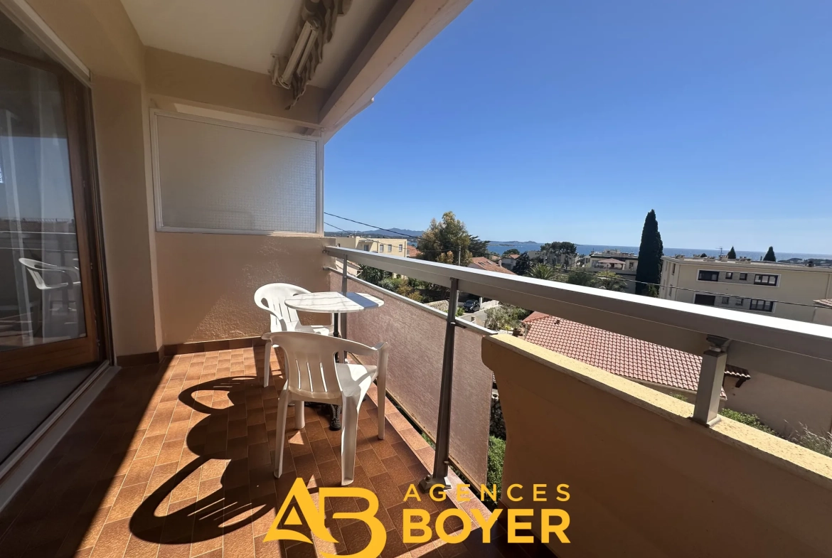 Appartement T2 à vendre à Bandol avec vue mer, parking et cave 