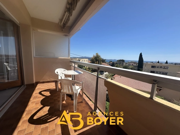 Appartement T2 à vendre à Bandol avec vue mer, parking et cave 