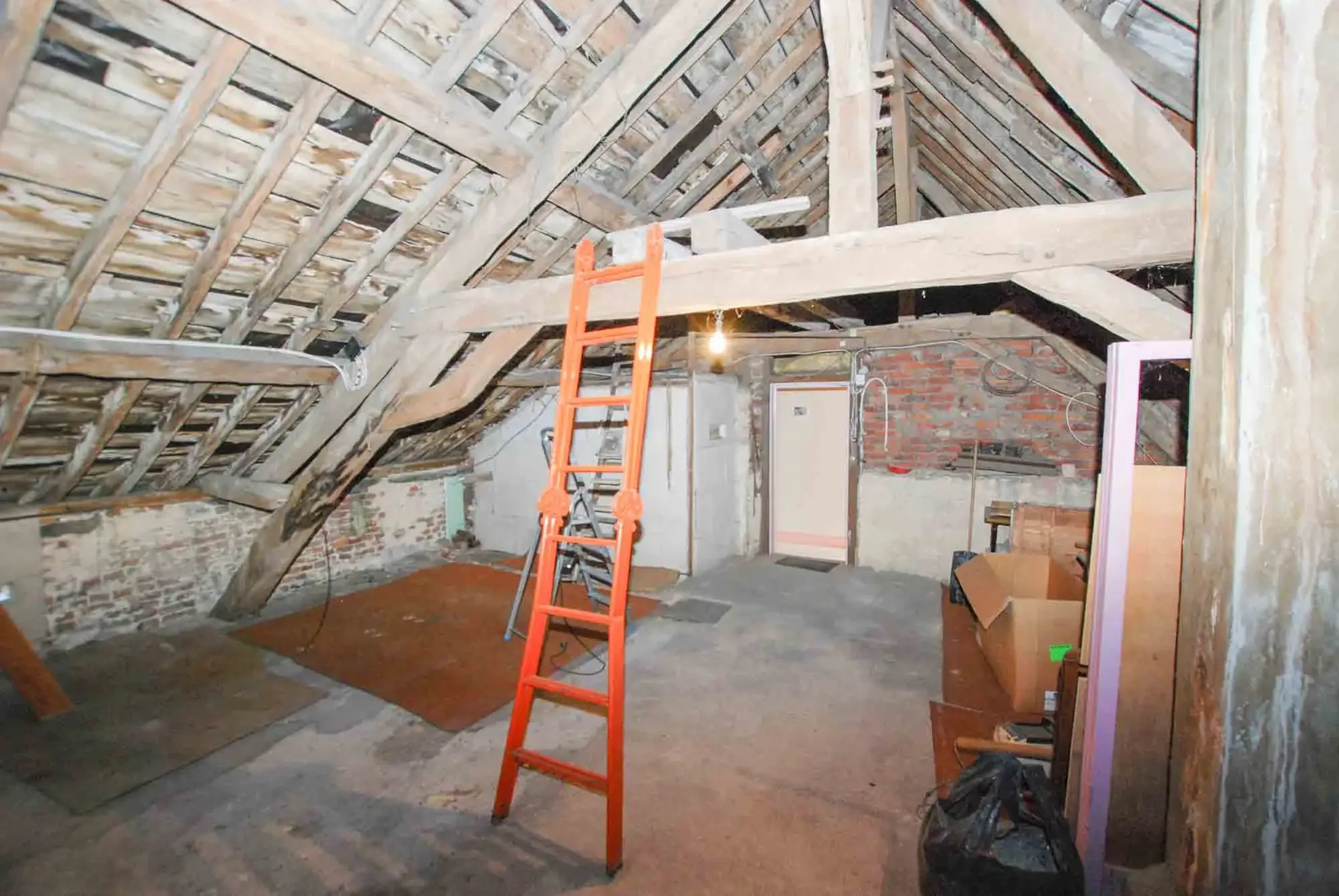 Maison semi-individuelle à vendre à Jeumont avec jardin et garage 