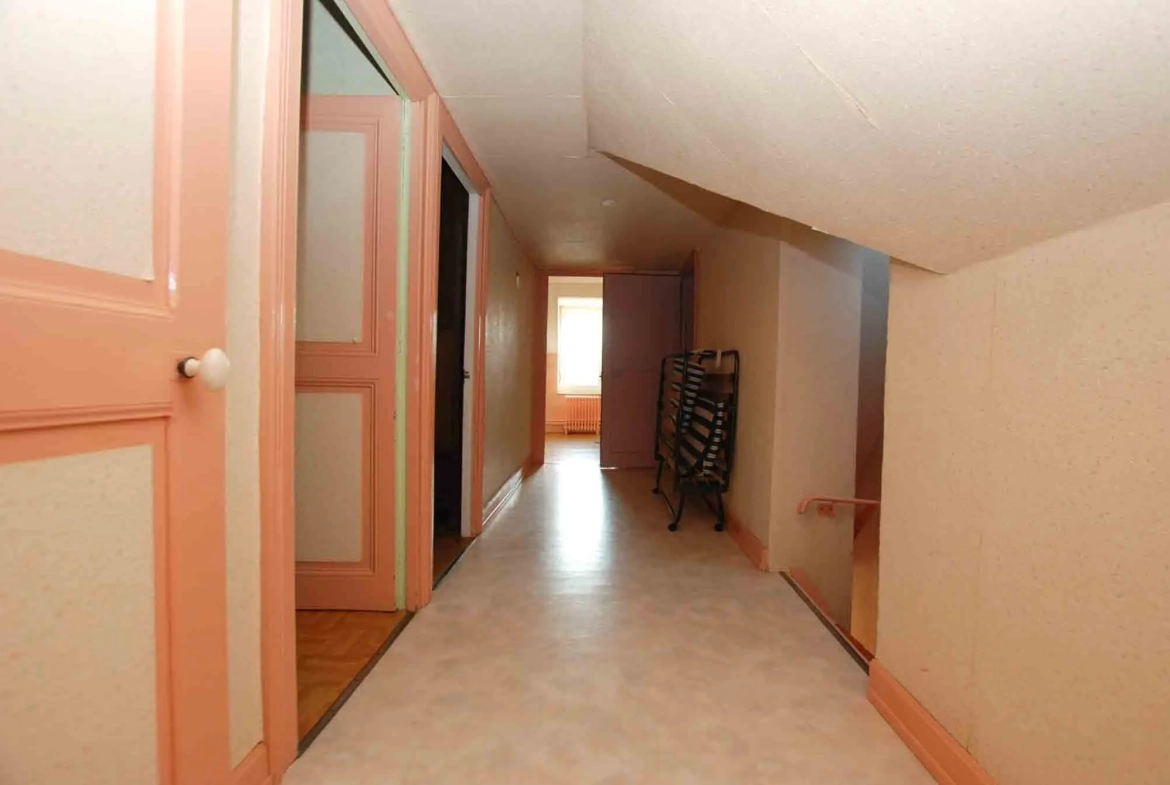 Maison semi-individuelle à vendre à Jeumont avec jardin et garage 