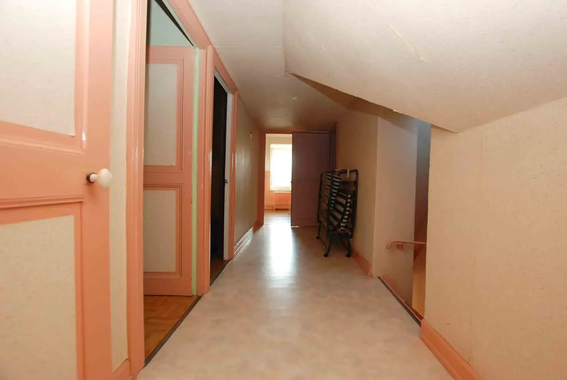Maison semi-individuelle à vendre à Jeumont avec jardin et garage 