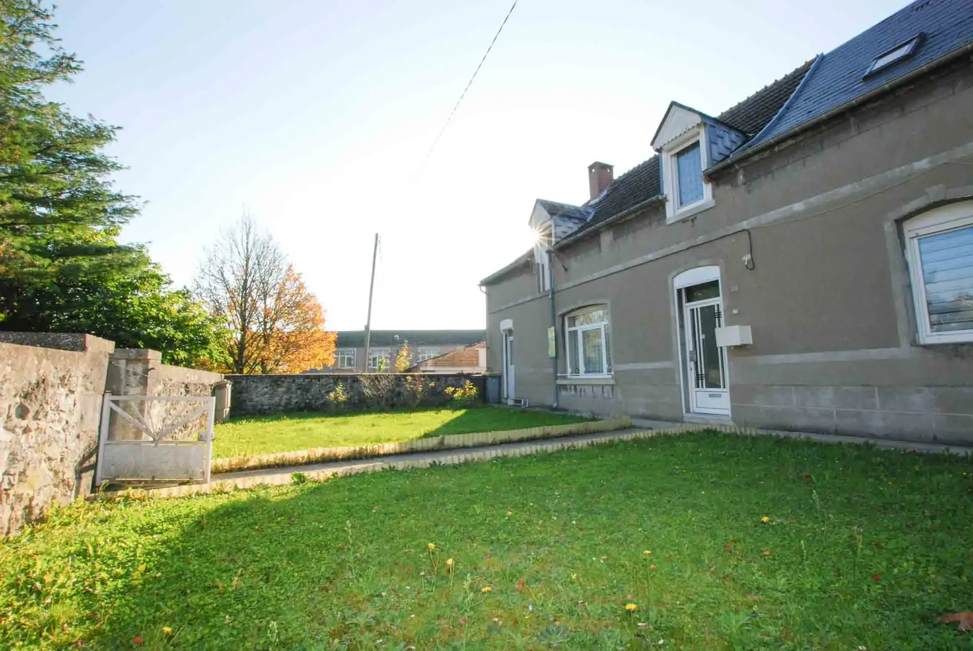 Maison semi-individuelle à vendre à Jeumont avec jardin et garage 