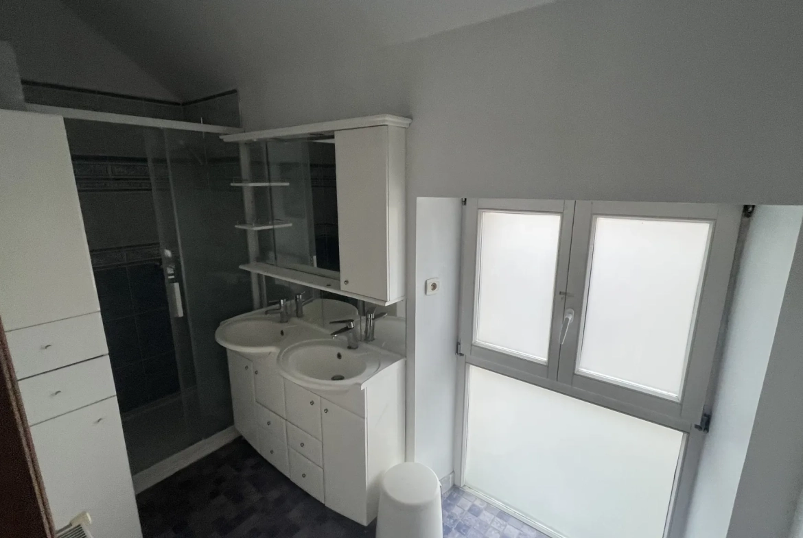 Vente maison de caractère de 116,07 m² à Alençon avec cour et parking 