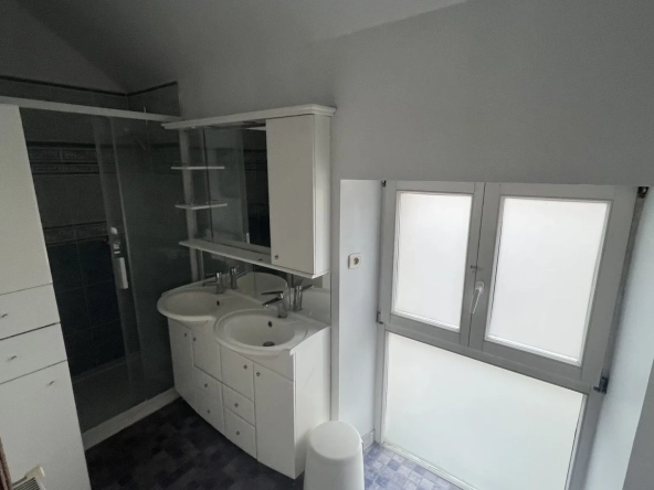 Vente maison de caractère de 116,07 m² à Alençon avec cour et parking 