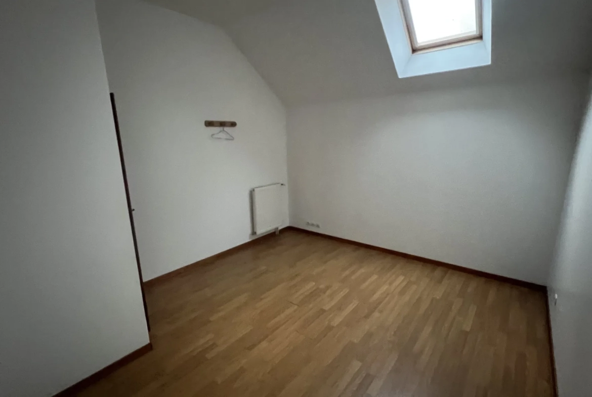 Vente maison de caractère de 116,07 m² à Alençon avec cour et parking 