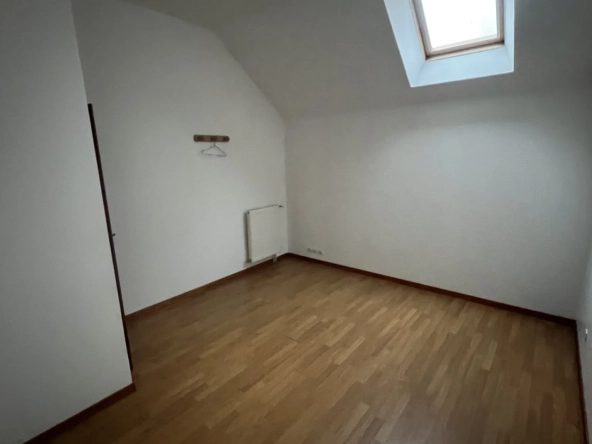 Vente maison de caractère de 116,07 m² à Alençon avec cour et parking 