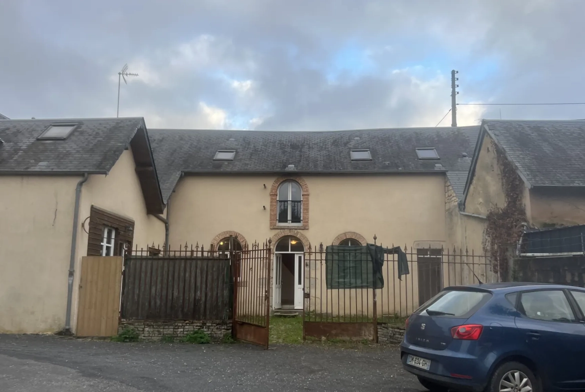 Vente maison de caractère de 116,07 m² à Alençon avec cour et parking 