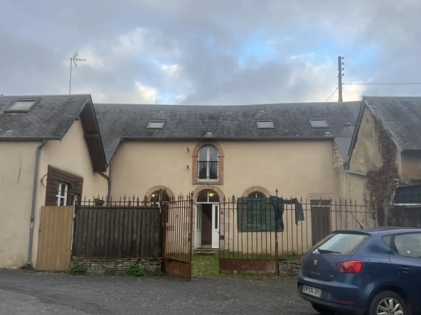 Vente maison de caractère de 116,07 m² à Alençon avec cour et parking 