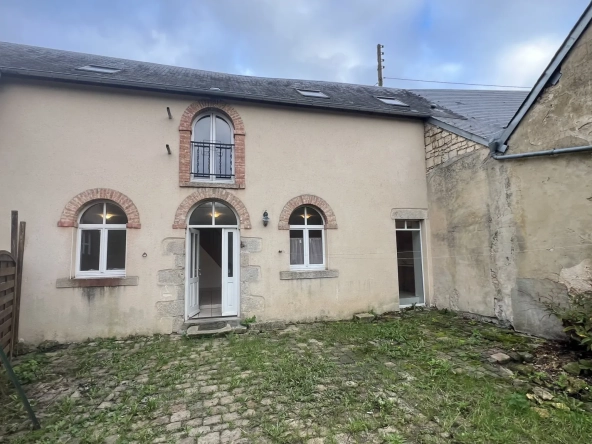 Vente maison de caractère de 116,07 m² à Alençon avec cour et parking 