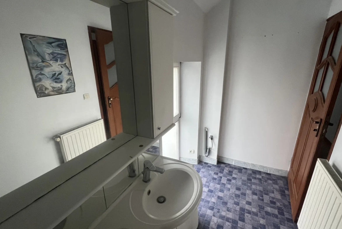 Vente maison de caractère de 116,07 m² à Alençon avec cour et parking 
