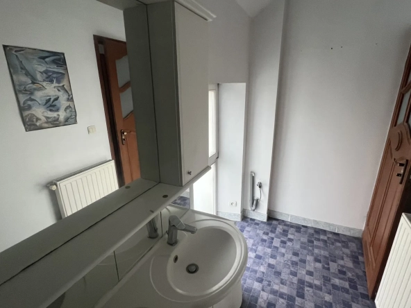 Vente maison de caractère de 116,07 m² à Alençon avec cour et parking 