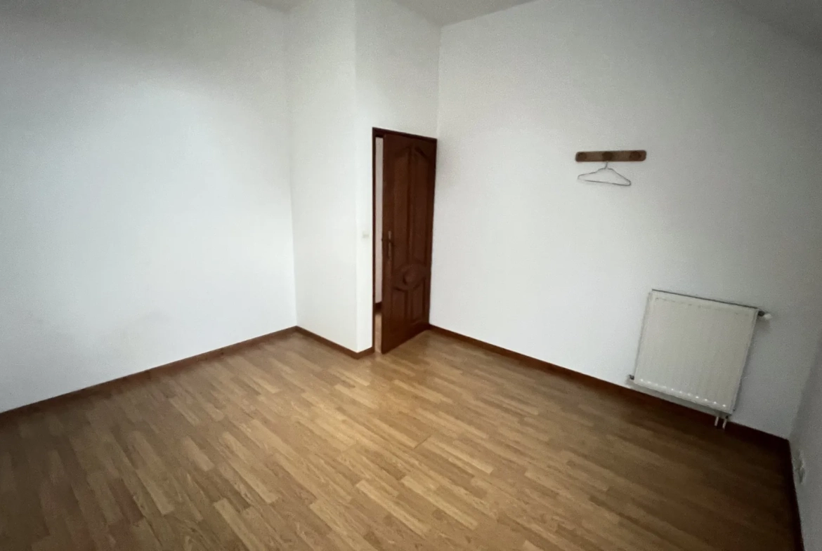 Vente maison de caractère de 116,07 m² à Alençon avec cour et parking 