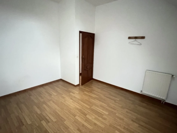 Vente maison de caractère de 116,07 m² à Alençon avec cour et parking 