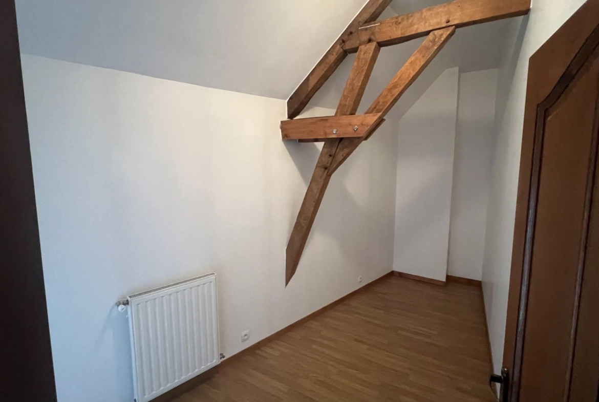 Vente maison de caractère de 116,07 m² à Alençon avec cour et parking 