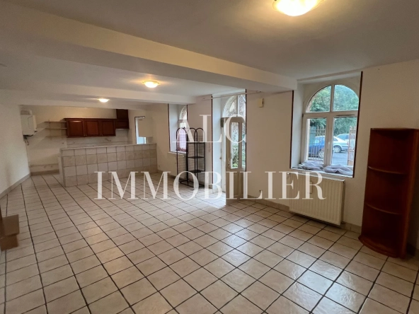 Vente maison de caractère de 116,07 m² à Alençon avec cour et parking