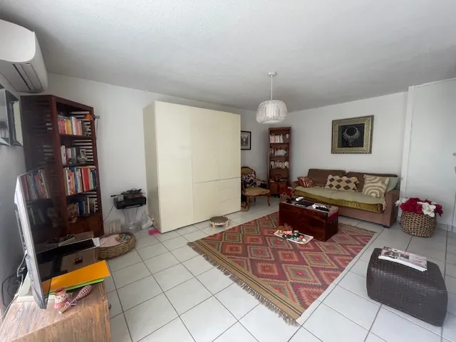 Appartement F2 à Ravine Vilaine, Fort-de-France - 47 m² avec terrasse et parking 
