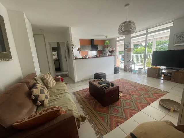 Appartement F2 à Ravine Vilaine, Fort-de-France - 47 m² avec terrasse et parking 
