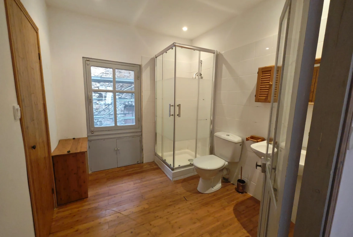 Appartement T2 bis avec vue mer à Bonifacio, excellent potentiel de rénovation 